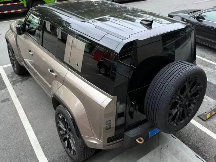 Land Rover Defender 2026 Model 110 4.4T V8 OCTA BLACK