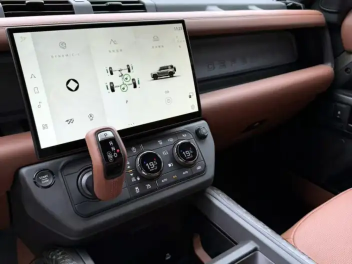 Land Rover Defender 2026 Model 110 4.4T V8 OCTA BLACK – фото 6