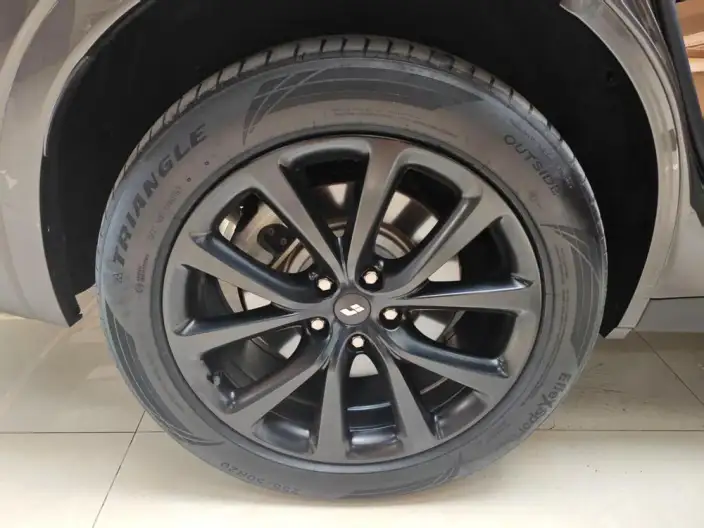 Li Auto ONE 2021 Model Extended Range 6 seat Edition – фото 7