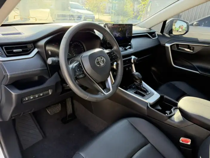 Toyota RAV4 2023 Model 2.0L CVT 2WD 20th Anniversary Platinum Memorial Edition – фото 8