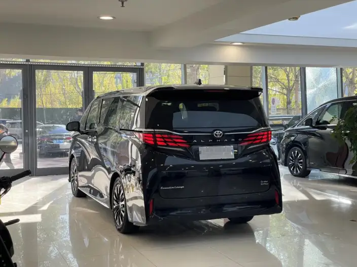 Elfa 2023 Model 2.5L Intelligent Hybrid 4WD Premium