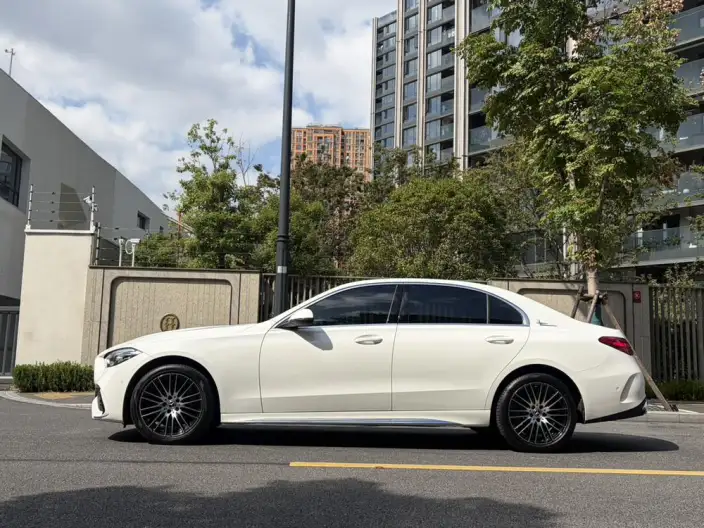Mercedes-Benz C-Class 2025 Model C 200 L Sports Edition – фото 3