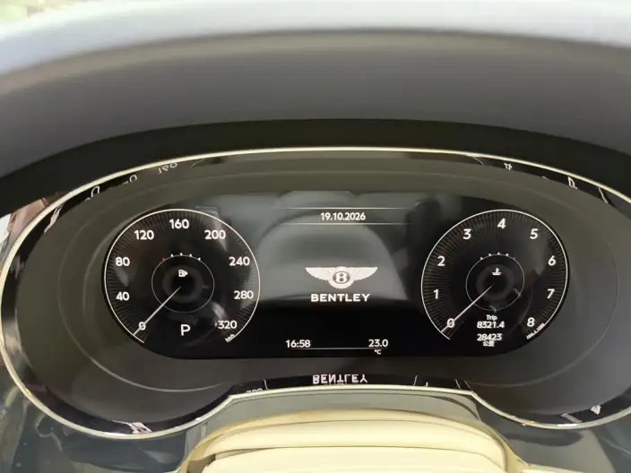 Bentayga 2023 Model 4.0T V8 Long wheelbase Yadu Edition – фото 5