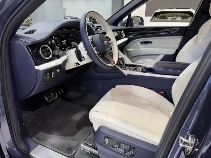 Bentayga 2023 Model 4.0T V8 Long wheelbase Yadu Edition – фото 6