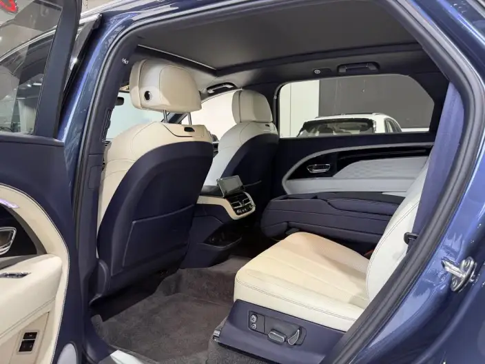 Bentayga 2023 Model 4.0T V8 Long wheelbase Yadu Edition – фото 7