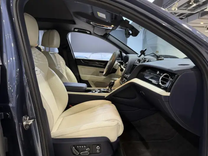 Bentayga 2023 Model 4.0T V8 Long wheelbase Yadu Edition – фото 9