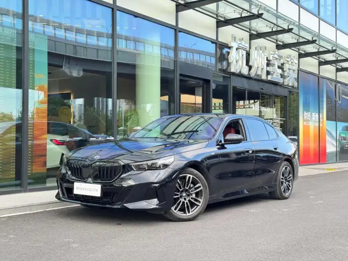 BMW 5 Series 2025 Model 530Li Leading Model M Sports Set – фото 1