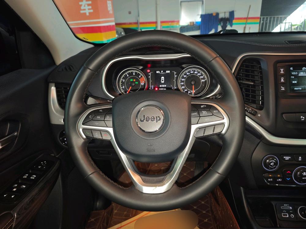 Jeep Cherokee 2017 2.4L Leading – фото 11