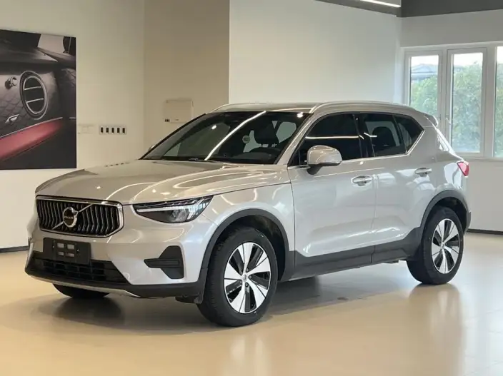 Volvo XC40 2024 Model B3 Smart Range Deluxe Edition