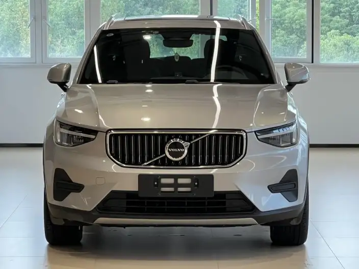 Volvo XC40 2024 Model B3 Smart Range Deluxe Edition