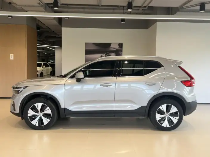 Volvo XC40 2024 Model B3 Smart Range Deluxe Edition