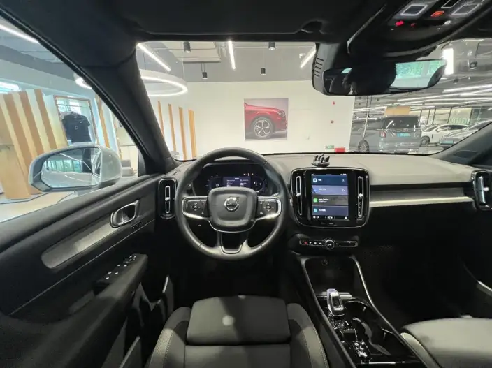 Volvo XC40 2024 Model B3 Smart Range Deluxe Edition – фото 9