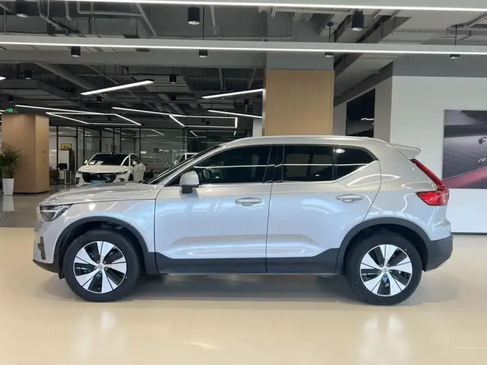 Volvo XC40 2024 Model B3 Smart Range Deluxe Edition
