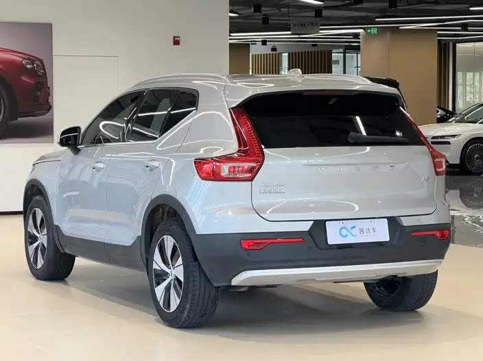 Volvo XC40 2024 Model B3 Smart Range Deluxe Edition