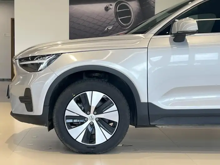 Volvo XC40 2024 Model B3 Smart Range Deluxe Edition – фото 6