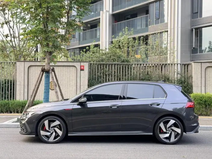 Volkswagen Golf GTI 2021 Model 380TSI DSG GTI – фото 3