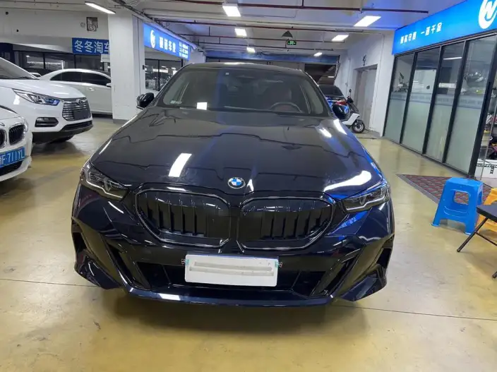 BMW 5 Series 2025 Model 530Li Leading Model M Sports Set – фото 2