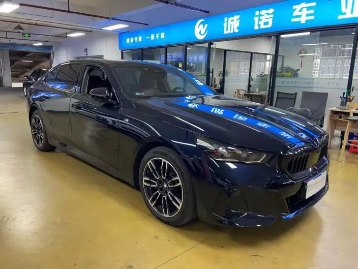 BMW 5 Series 2025 Model 530Li Leading Model M Sports Set – фото 3