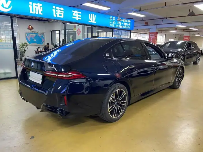 BMW 5 Series 2025 Model 530Li Leading Model M Sports Set – фото 6