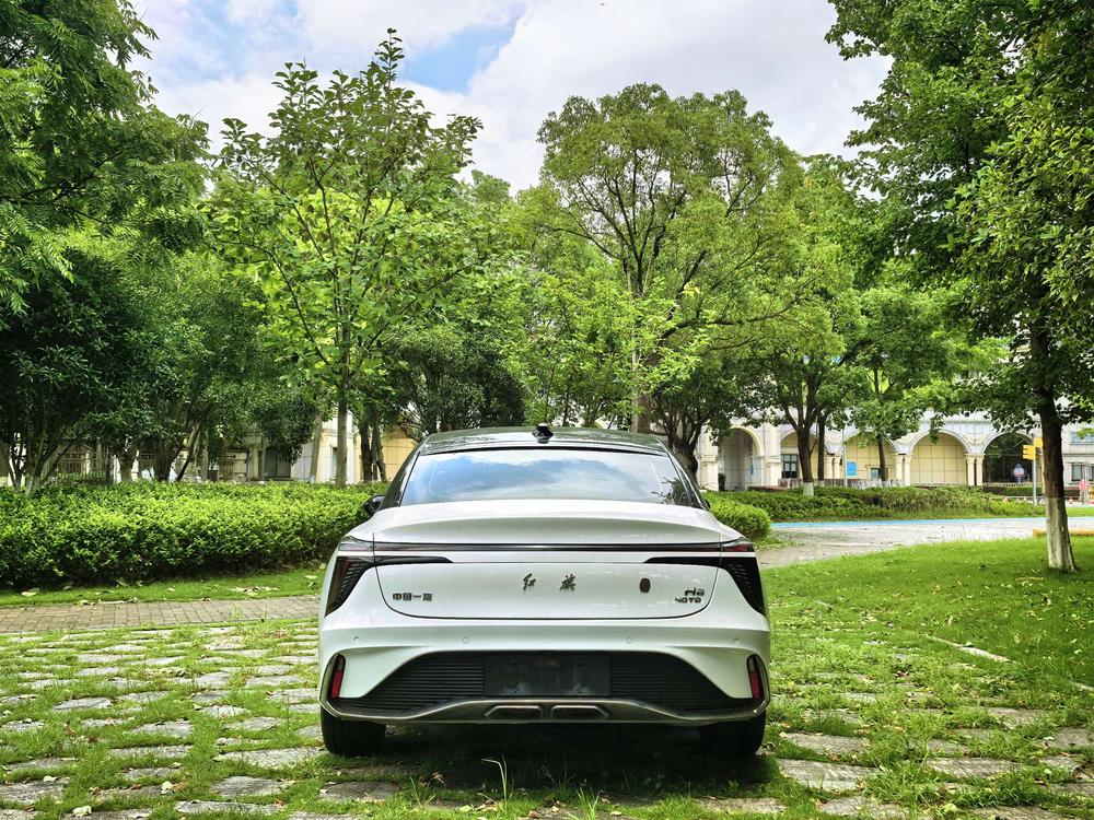 HONGQI H6 2024 2.0T Beautiful Edition – фото 2