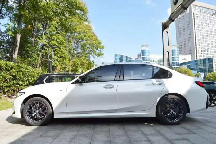 BMW 3 Series 2025 Model 330Li M Sports Night Set – фото 3