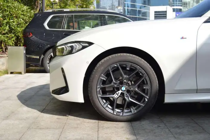 BMW 3 Series 2025 Model 330Li M Sports Night Set – фото 8