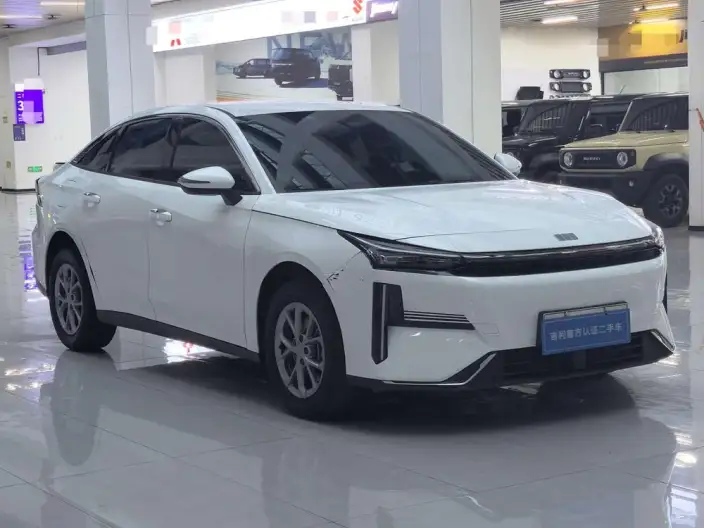 Geely Galaxy L6 2025 Model 1.5 EM-i DHT 60KM Voyage Edition