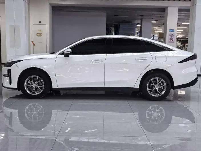 Geely Galaxy L6 2025 Model 1.5 EM-i DHT 60KM Voyage Edition