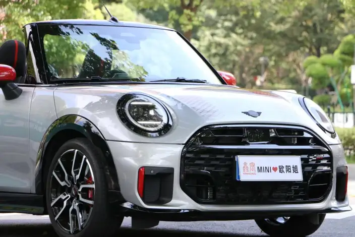 MINI JCW 2025 Model JOHN COOPER WORKS CABRIO – фото 8