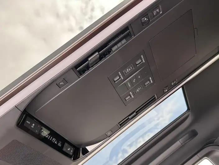 Elfa 2025 Model 2.5L Automatic 4WD 7 seat Parallel Imported – фото 9