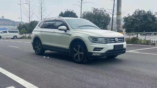 Volkswagen Tiguan L Модель 2020 года 330TSI автоматическое 2WD Fashion edition National V – фото 3