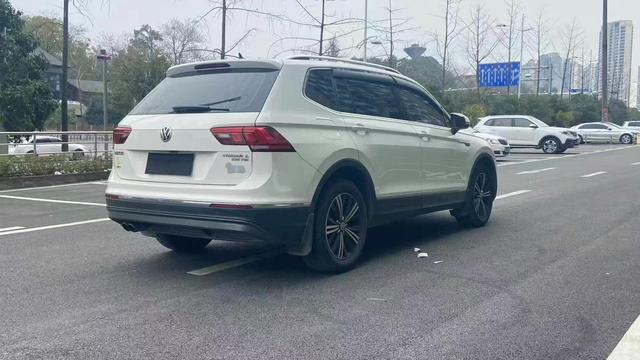 Volkswagen Tiguan L Модель 2020 года 330TSI автоматическое 2WD Fashion edition National V – фото 6