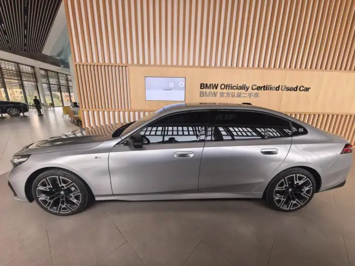 BMW 5 Series 2024 Model 530Li Exclusive Model M Sports Set – фото 3