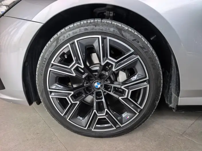 BMW 5 Series 2024 Model 530Li Exclusive Model M Sports Set – фото 6