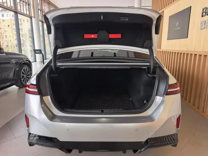 BMW 5 Series 2024 Model 530Li Exclusive Model M Sports Set – фото 9