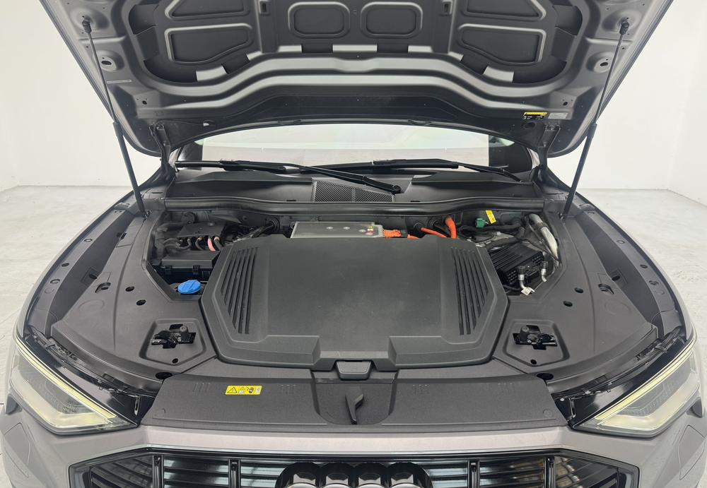 AUDI e-tron Imported Модель 2019 года 55 quattro Fashion – фото 10