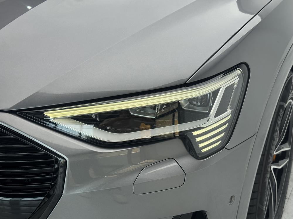 AUDI e-tron Imported Модель 2019 года 55 quattro Fashion – фото 12
