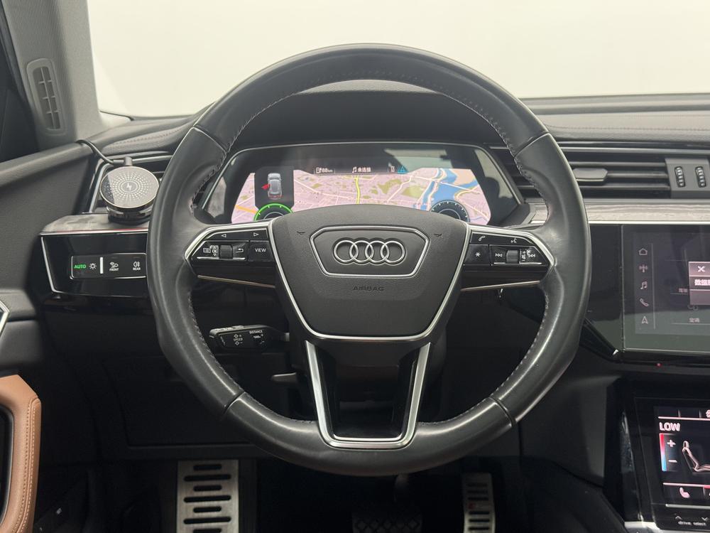 AUDI e-tron Imported Модель 2019 года 55 quattro Fashion – фото 16