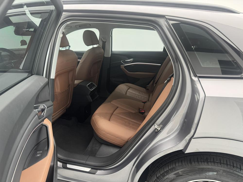 AUDI e-tron Imported Модель 2019 года 55 quattro Fashion – фото 18
