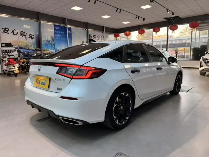Honda Civic 2023 Model HATCHBACK 240TURBO CVT Extremely sharp version – фото 6