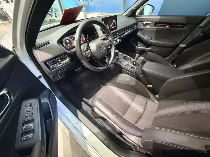 Honda Civic 2023 Model HATCHBACK 240TURBO CVT Extremely sharp version – фото 7