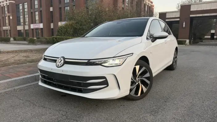 Volkswagen Golf 2025 Model 300TSI Pro