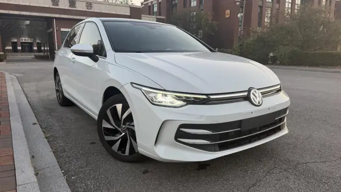 Volkswagen Golf 2025 Model 300TSI Pro