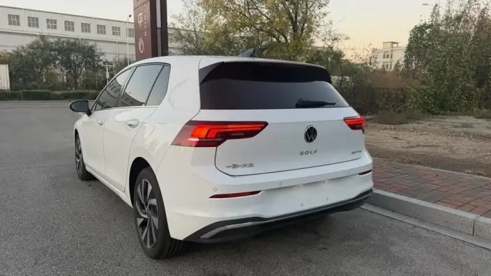 Volkswagen Golf 2025 Model 300TSI Pro – фото 5