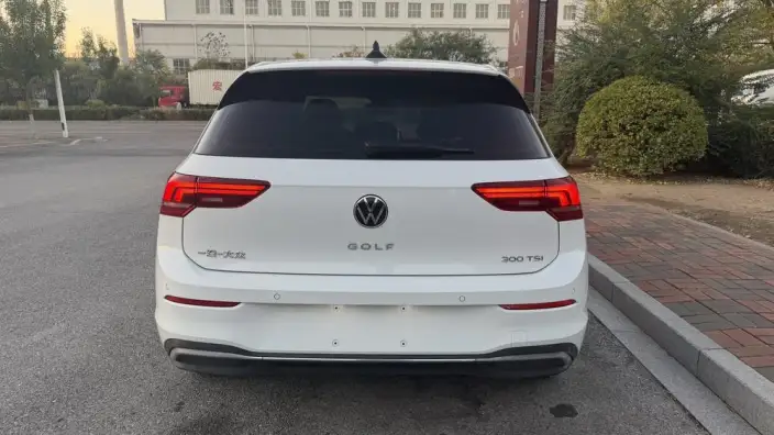 Volkswagen Golf 2025 Model 300TSI Pro – фото 6