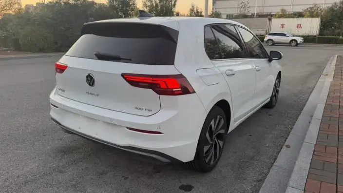 Volkswagen Golf 2025 Model 300TSI Pro – фото 7