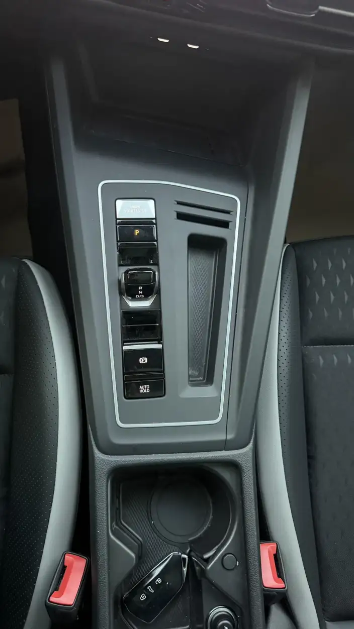 Volkswagen Golf 2025 Model 300TSI Pro – фото 9