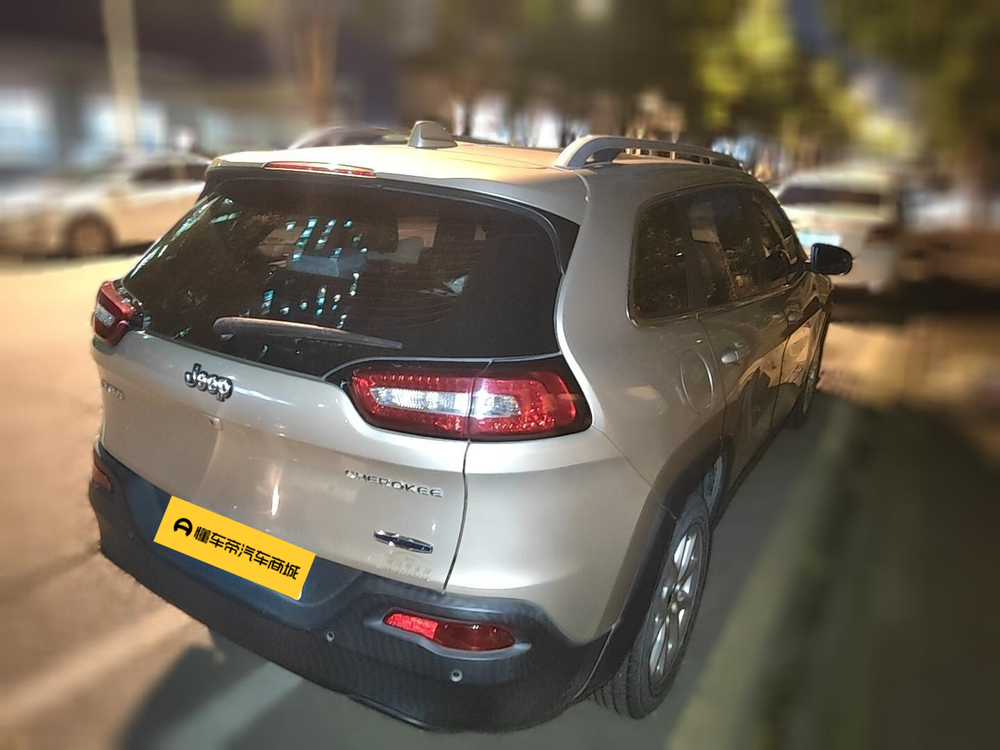 Jeep Cherokee 2016 модификация 2.0L Luxgen превосходить Edition – фото 2