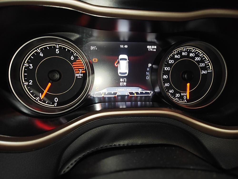 Jeep Cherokee 2016 модификация 2.0L Luxgen превосходить Edition – фото 6