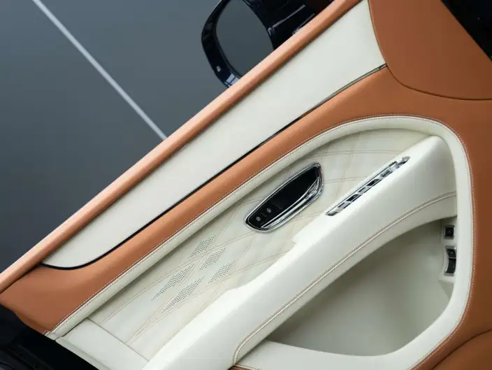 Bentayga 2023 Model 4.0T V8 Long wheelbase Yadu Edition – фото 7